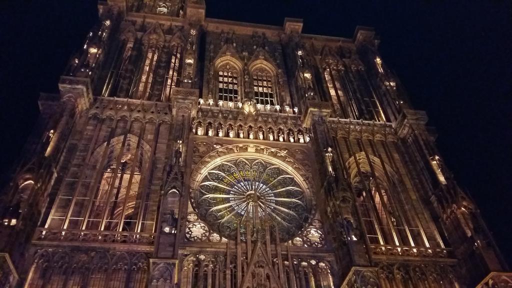 Les Appartements Place De La Cathedrale Strasbourg Bagian luar foto